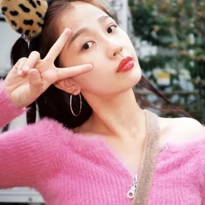 穿黄睡衣的女孩